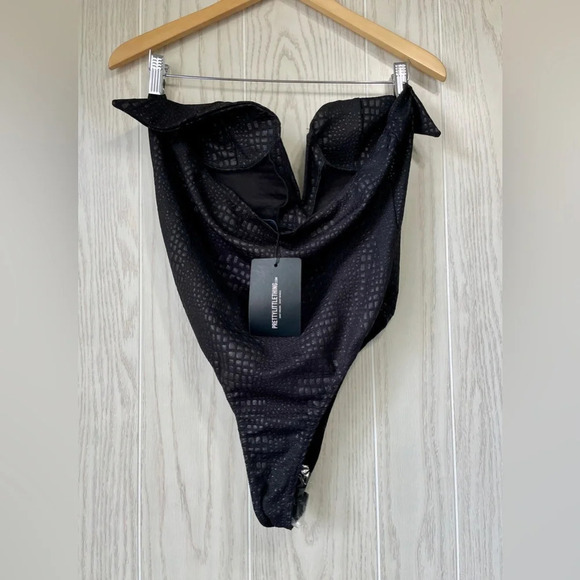 Pretty Little Thing Black Faux Leather Croc Deep V Bodysuit Size 10 NWT - Picture 6 of 7
